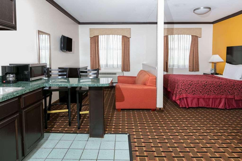 Days Inn & Suites By Wyndham Dfw Airport South-Euless Room photo