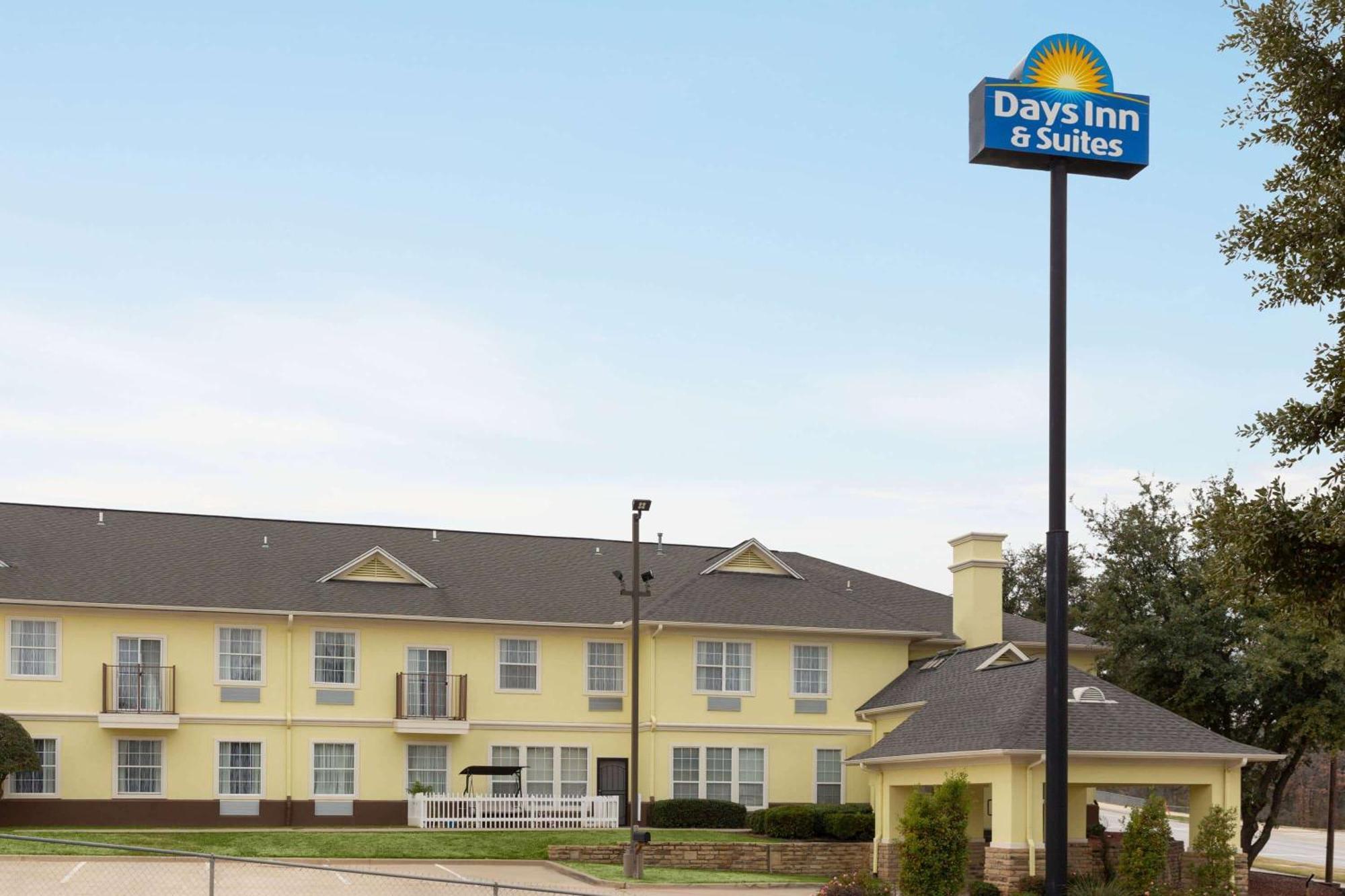 Days Inn & Suites By Wyndham Dfw Airport South-Euless Exterior photo